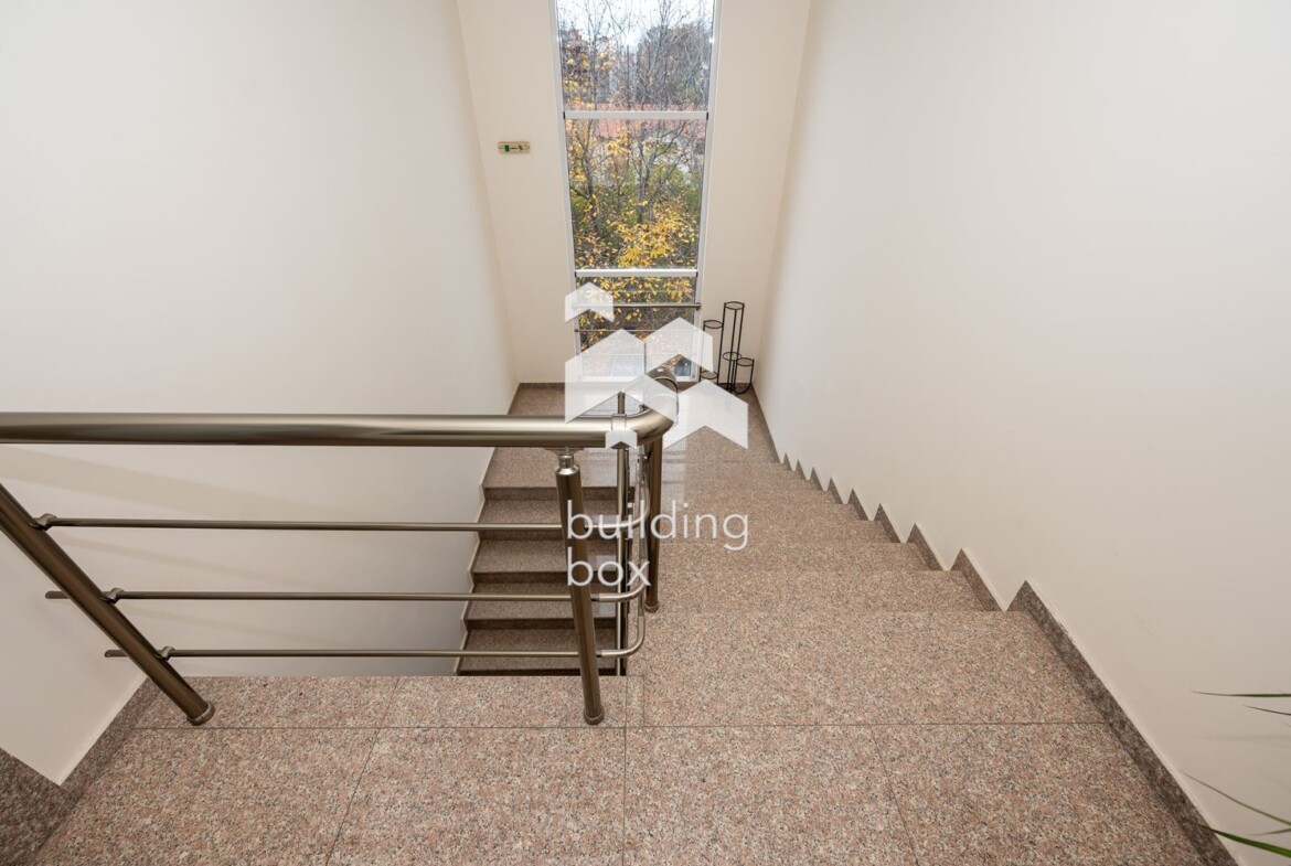 Тристаен обзаведен апартамент на ул. "Рая" - 0