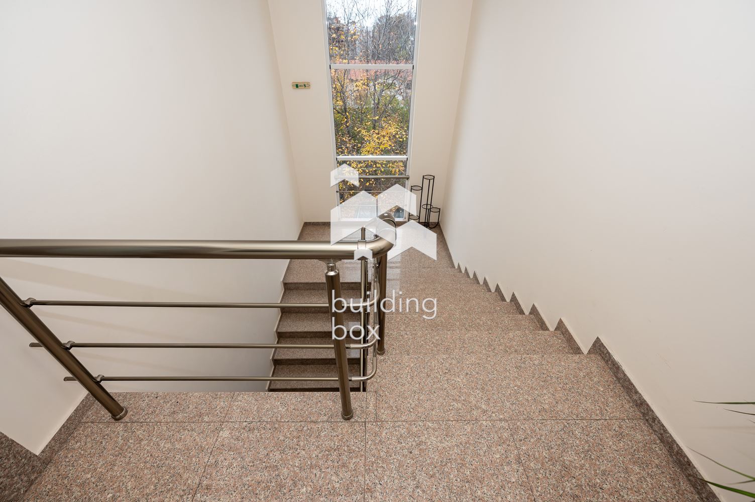 Тристаен обзаведен апартамент на ул. "Рая" - 0