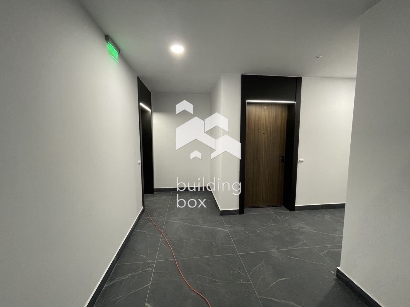 Четиристаен апартамент в ж.к. Кръстова Вада - 0