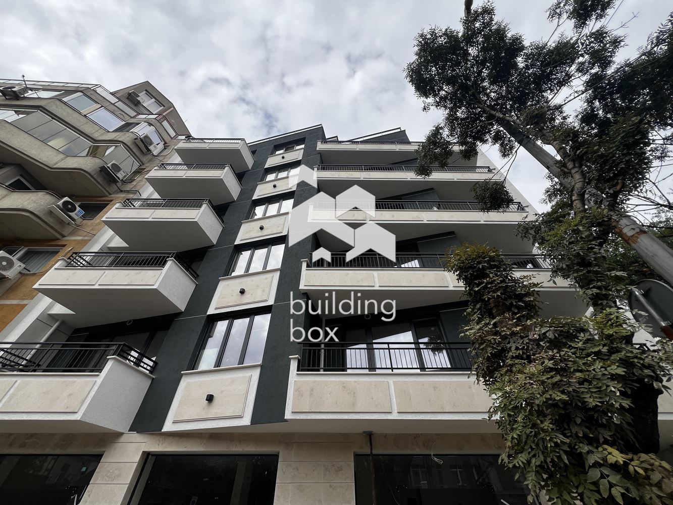 Тристаен апартамент - кв. Оборище - 0