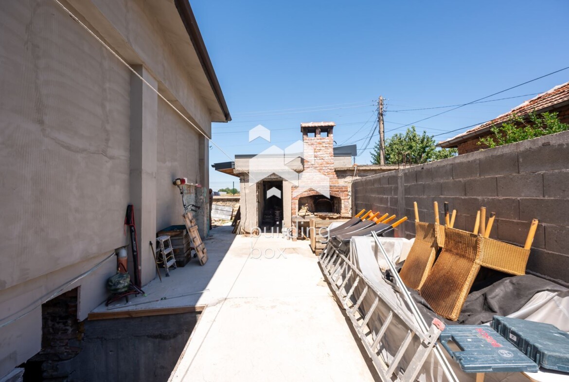 Самостоятелна къща - с. Първенец - 0