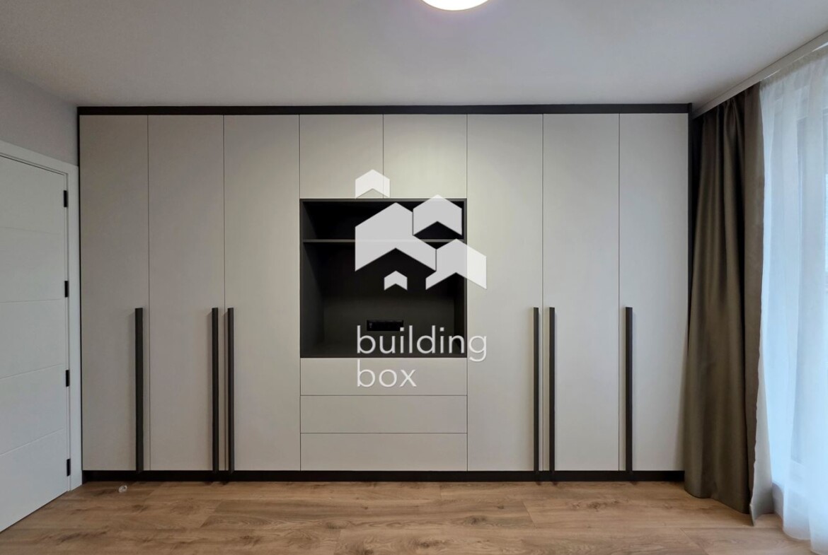 Чисто нов, поръчково обзаведен тристаен апартамент - 0