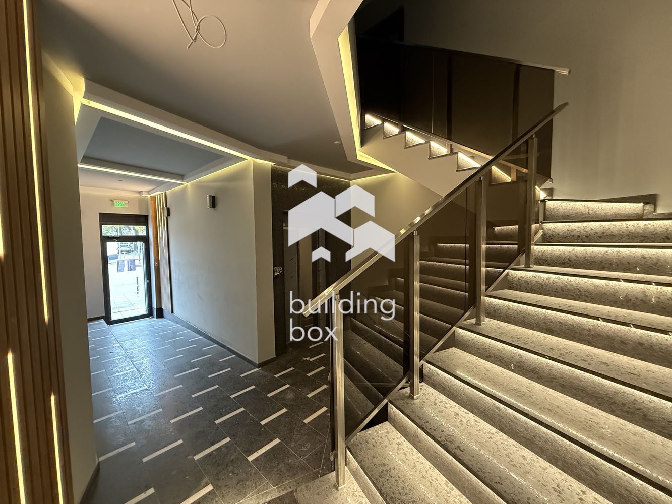 Тристаен апартамент с АКТ16 - център на гр. Пловдив - 0