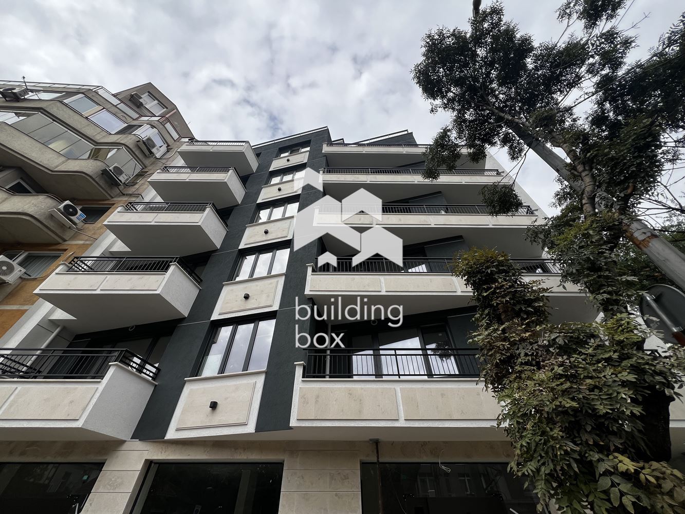 Тристаен апартамент - кв. Оборище - 0