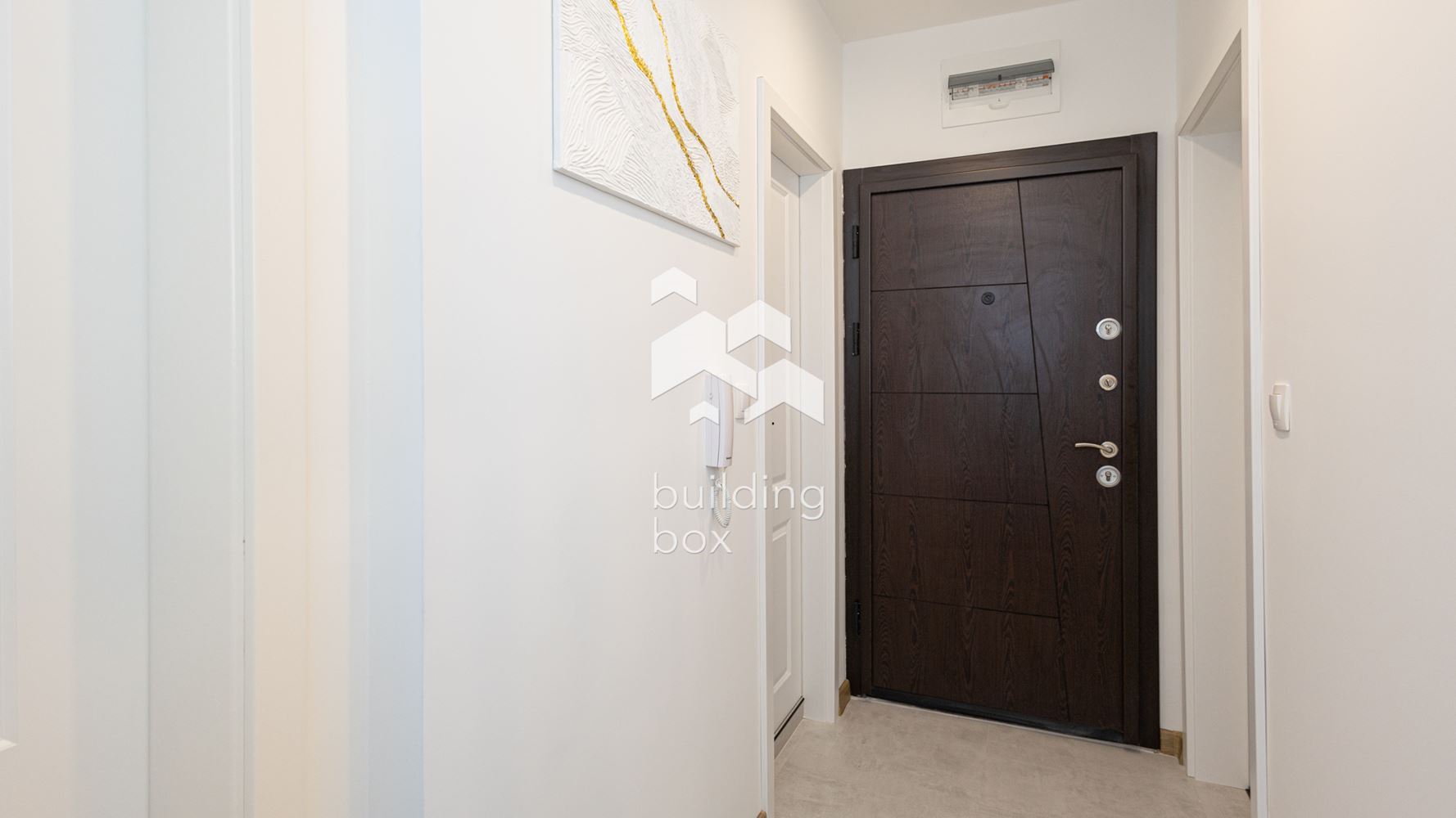 Луксозно обзаведен тристаен апартамент - Център - 0