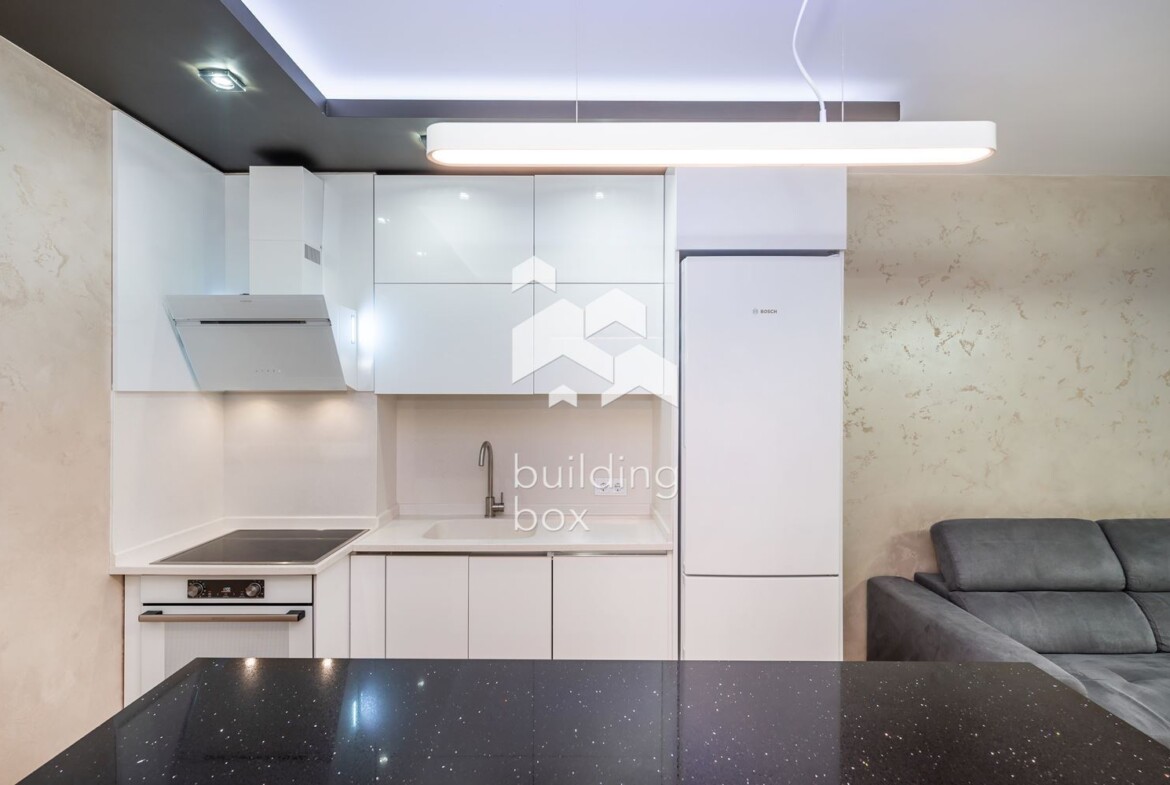 Луксозно обзаведен двустаен апартамент в комплекс "Южен парк" - 0