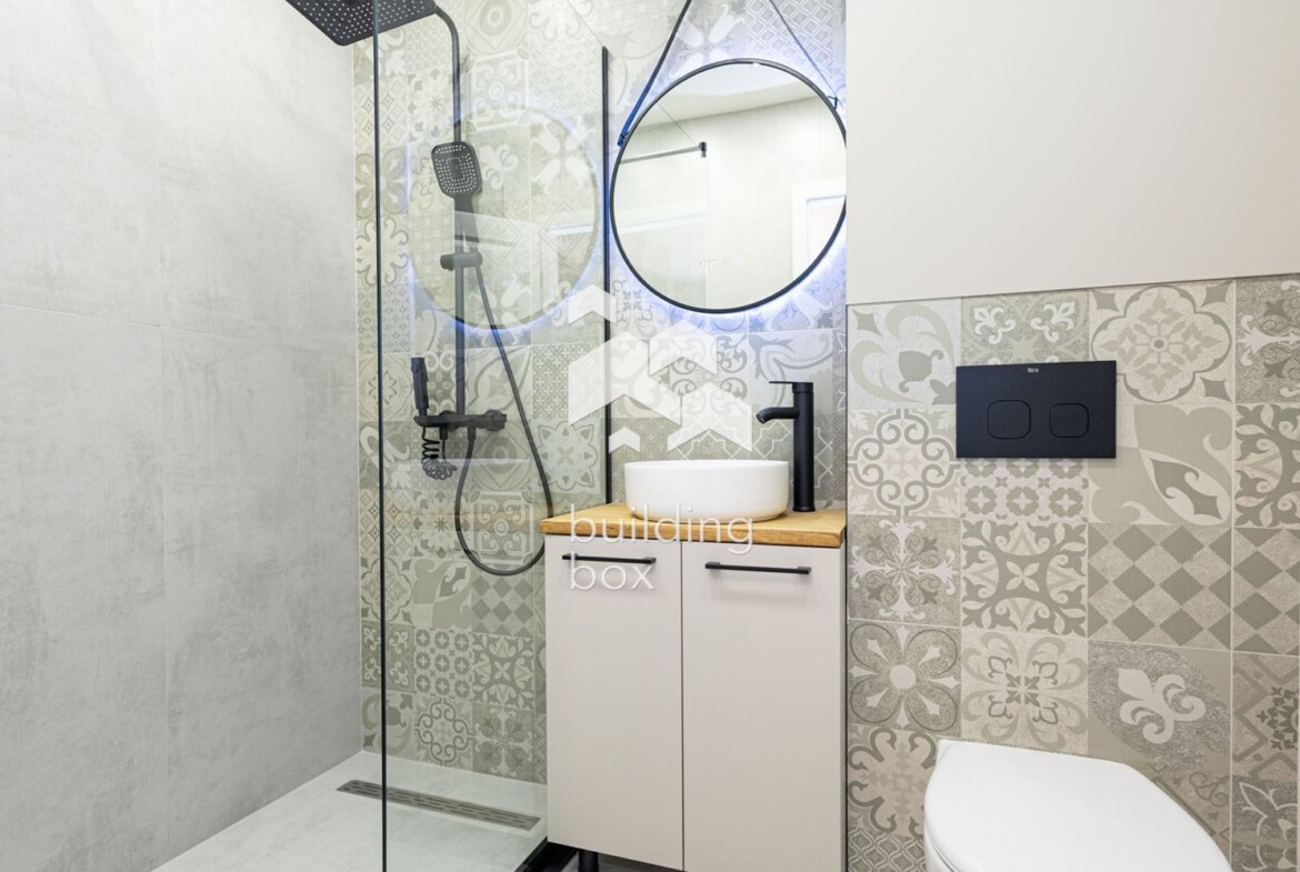 Луксозно обзаведен тристаен апартамент - Център - 0