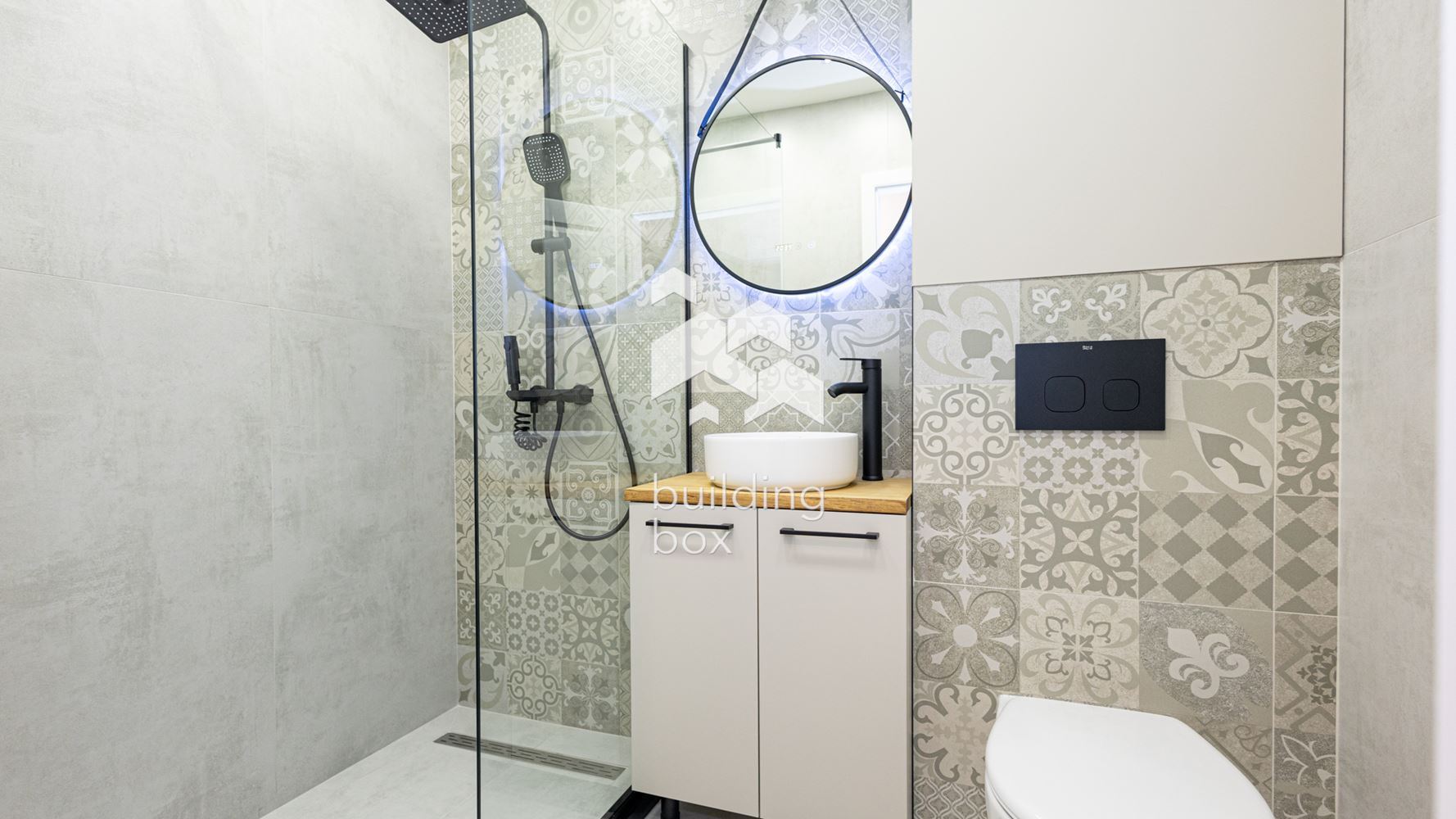 Луксозно обзаведен тристаен апартамент - Център - 0