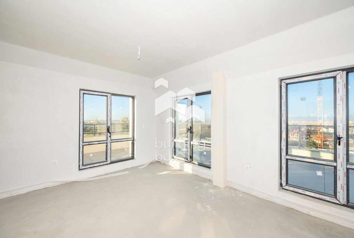 Четиристаен мансарден апартамент в кв. "Христо Смирненски" - 0