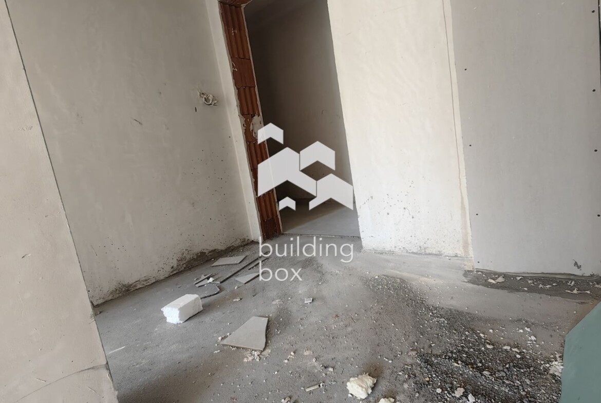 Двустаен апартамент в Южен - 0