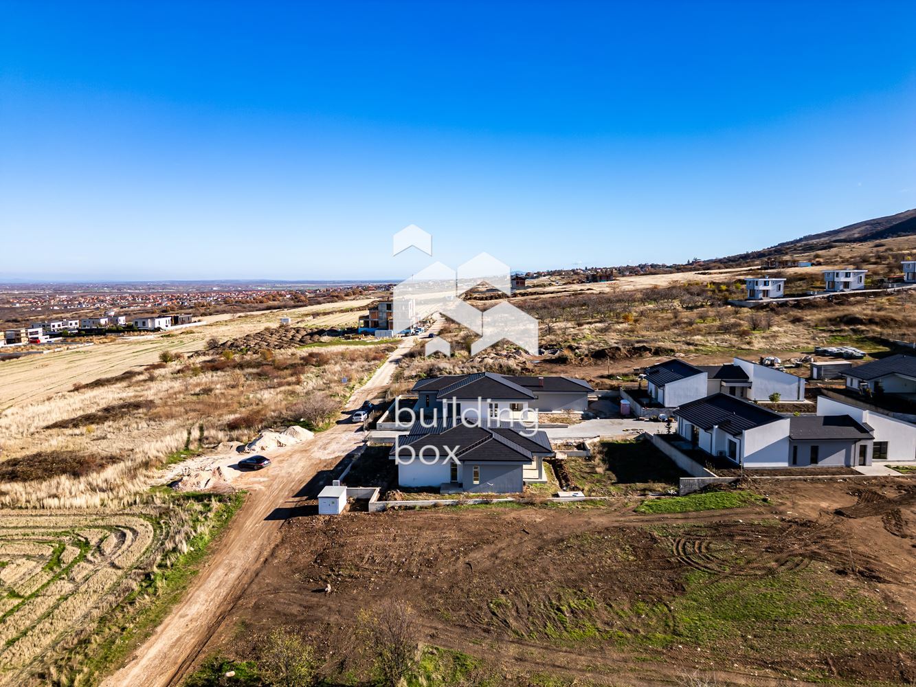 Едноетажна къща със страхотна панорама в Марково - 0