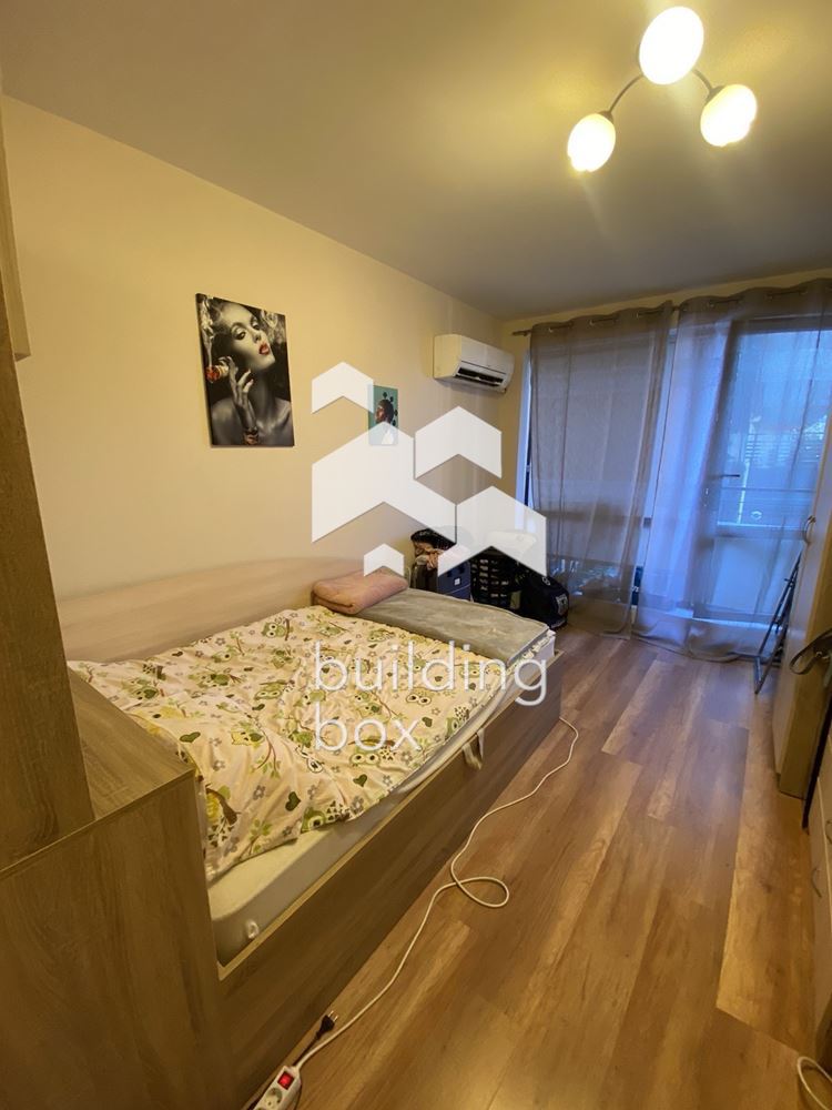 Маломерен Тристаен апартамент в Кръстова Вада - 0