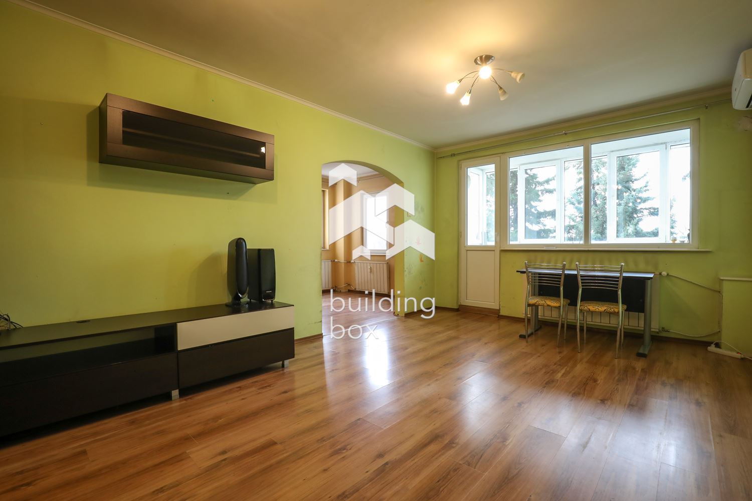 Просторен 4-стаен апартамент - 0