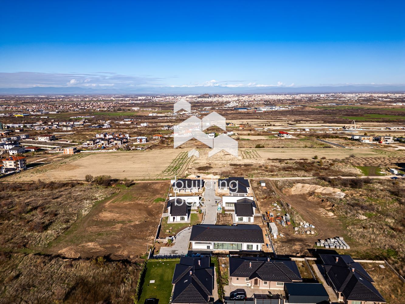 Едноетажна къща със страхотна панорама в Марково - 0