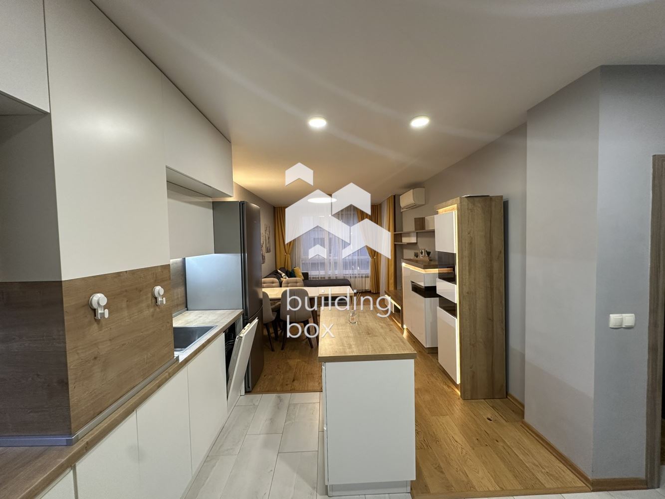 Двустаен апартамент в квартал Кръстова Вада - 0