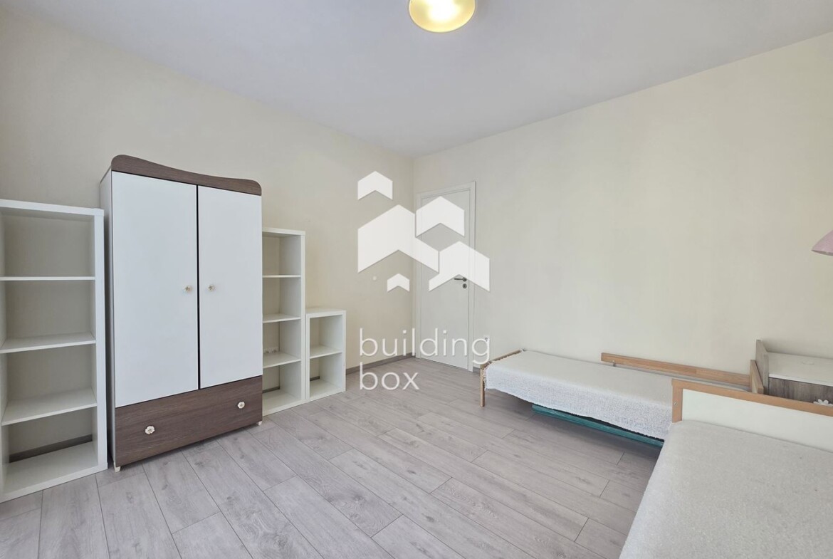 Светъл и просторен тристаен апартамент в престижна сграда в квартал Изгрев - 0