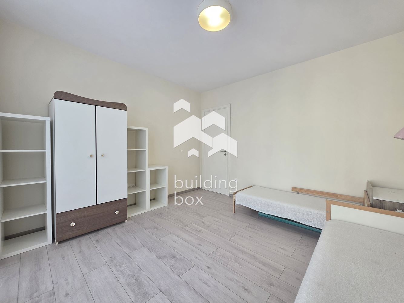 Светъл и просторен тристаен апартамент в престижна сграда в квартал Изгрев - 0