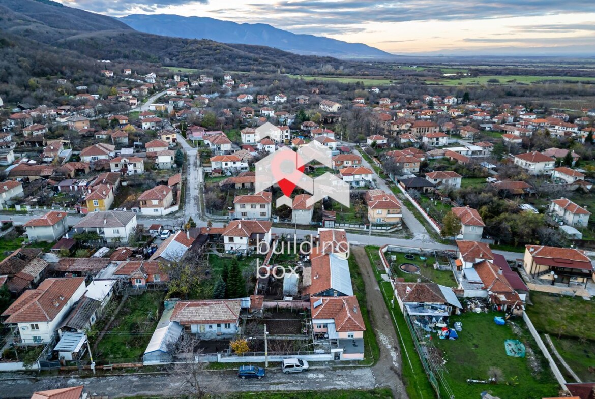 Двуетажна къща - село Новаково - 0