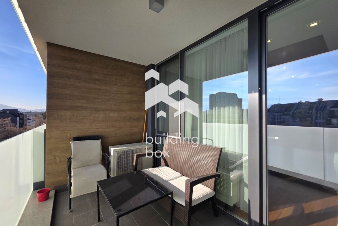 Светъл и просторен тристаен апартамент в престижна сграда в квартал Изгрев - 0