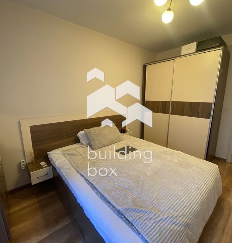 Маломерен Тристаен апартамент в Кръстова Вада - 0