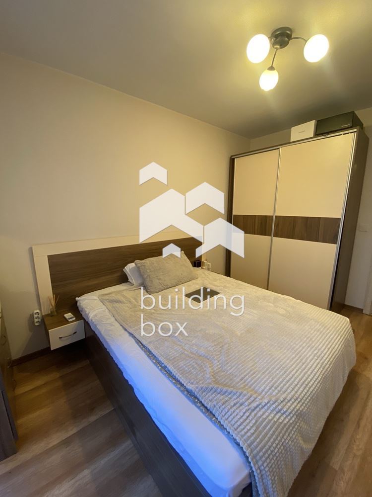 Маломерен Тристаен апартамент в Кръстова Вада - 0