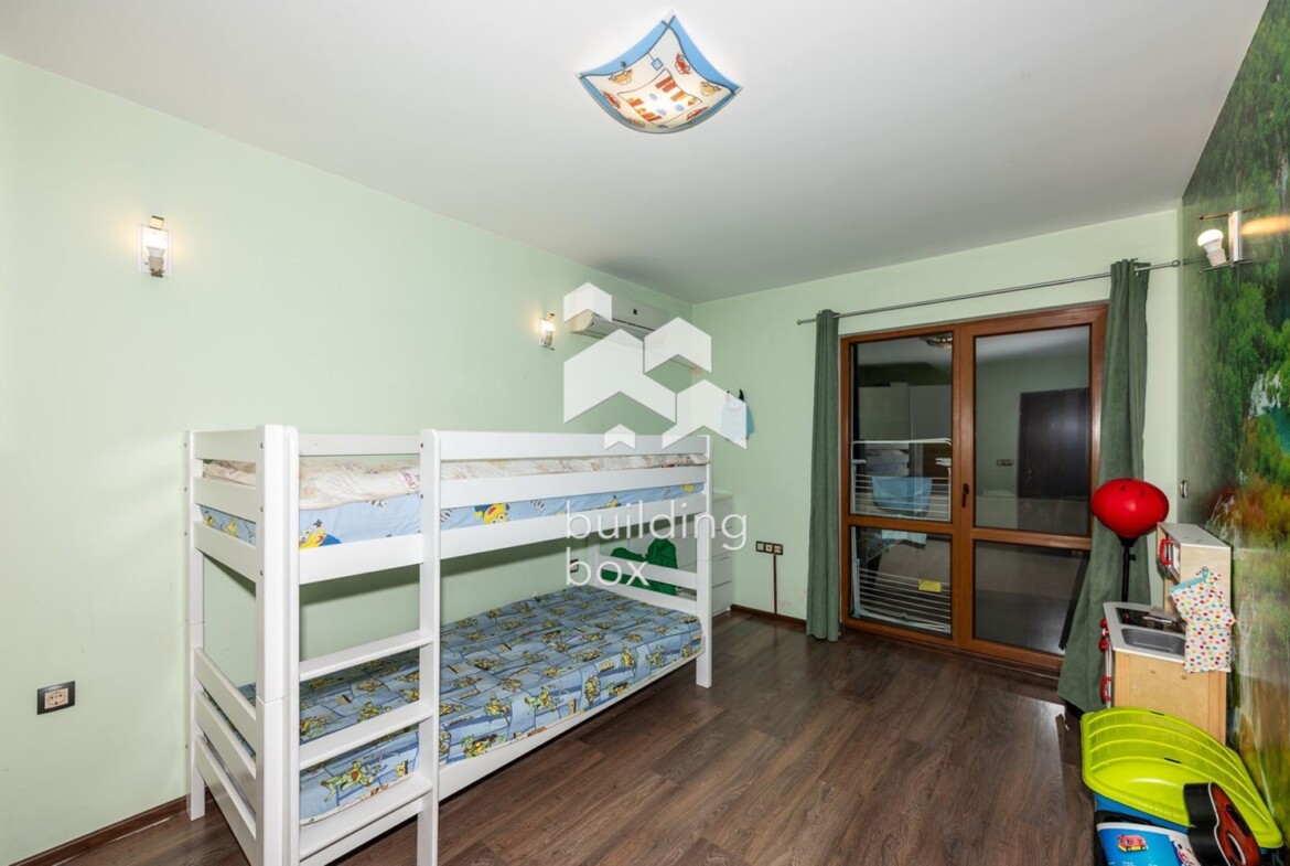 Тристаен обзаведен апартамент с акт 16 - 0