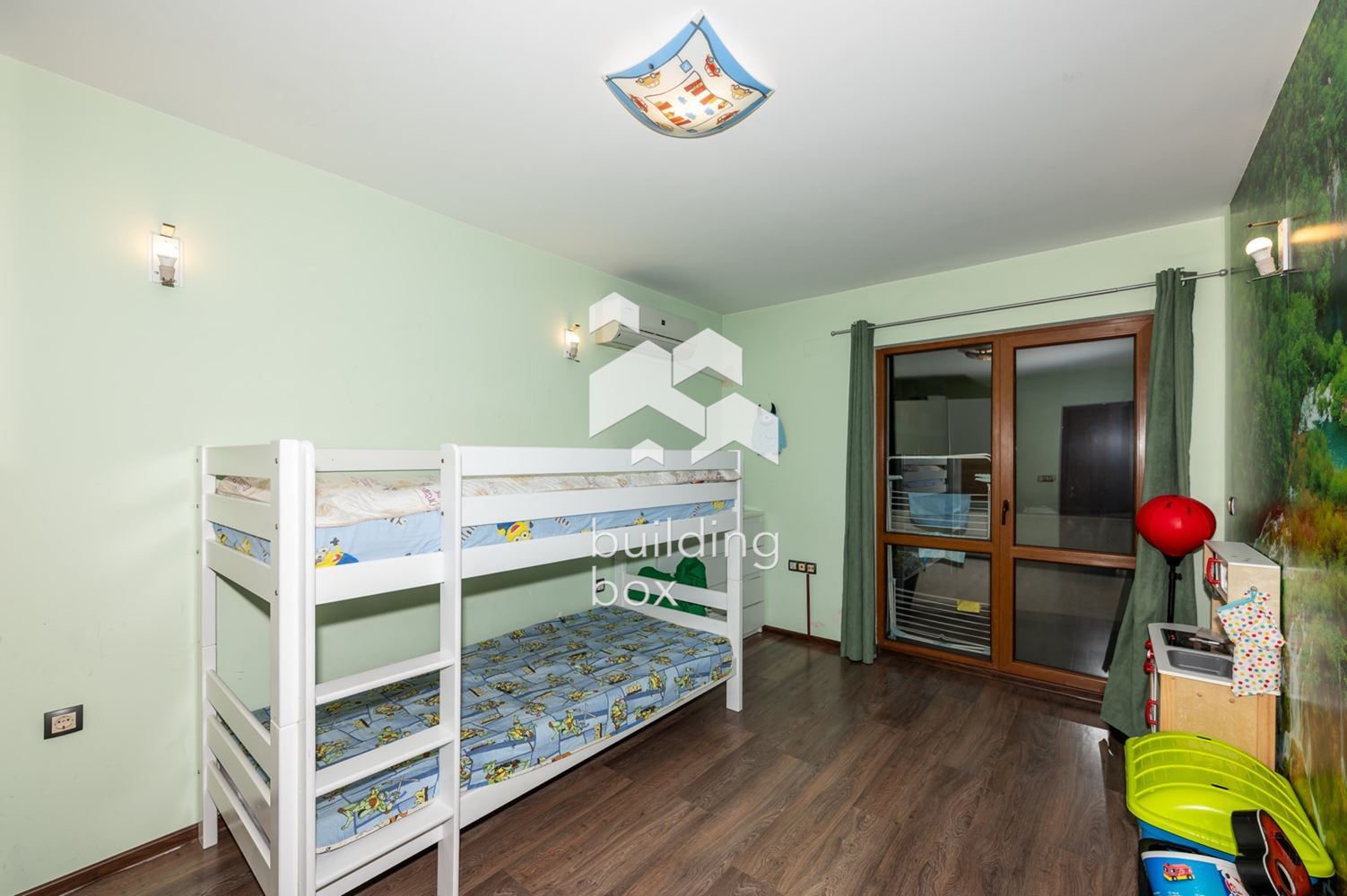 Тристаен обзаведен апартамент с акт 16 - 0