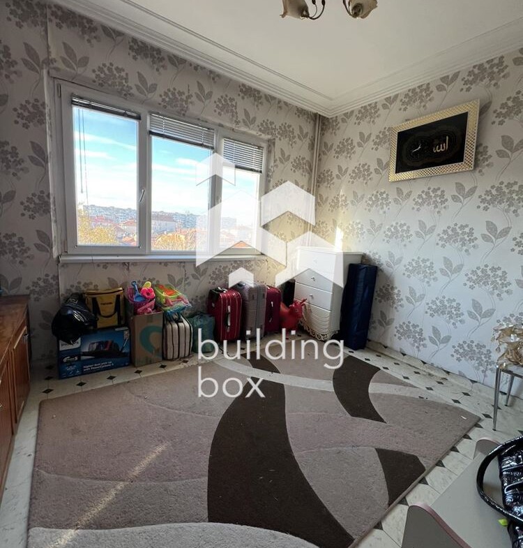 Тристаен апартамент в Изгрев - 0