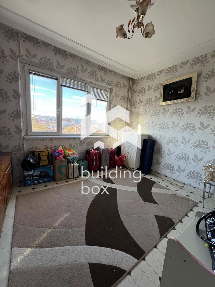 Тристаен апартамент в Изгрев - 0