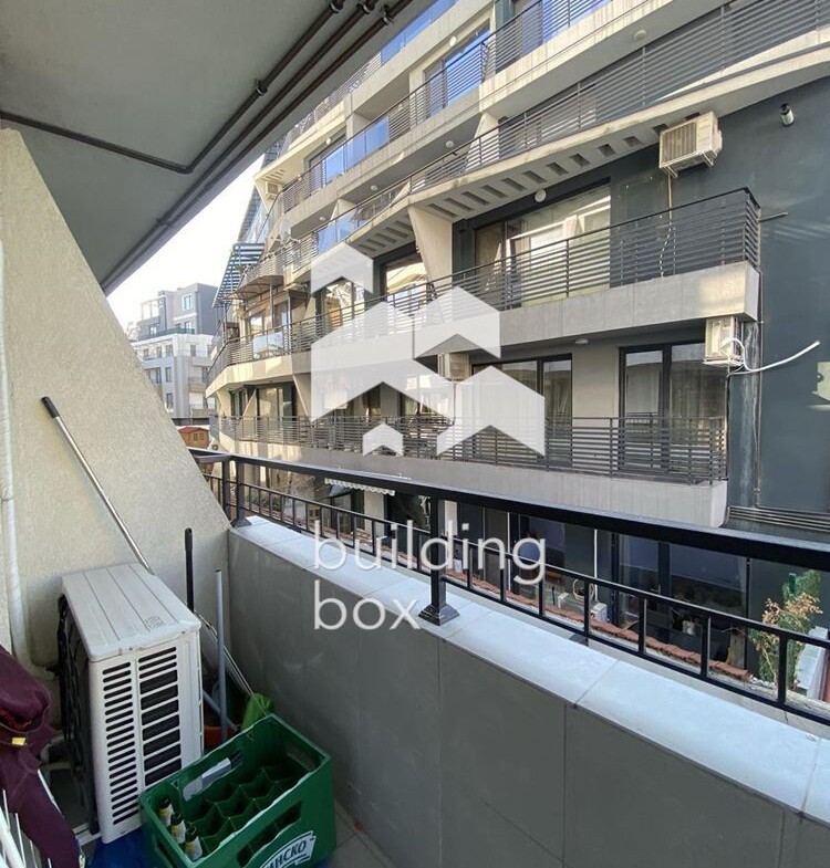 Маломерен Тристаен апартамент в Кръстова Вада - 0