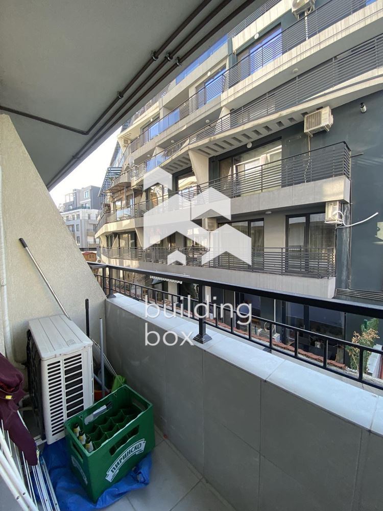 Маломерен Тристаен апартамент в Кръстова Вада - 0