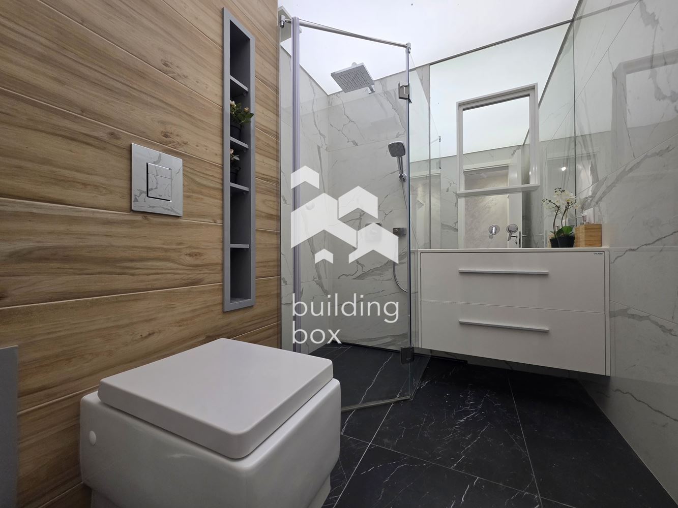 Светъл и просторен тристаен апартамент в престижна сграда в квартал Изгрев - 0