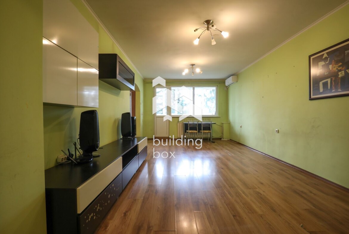 Просторен 4-стаен апартамент - 0