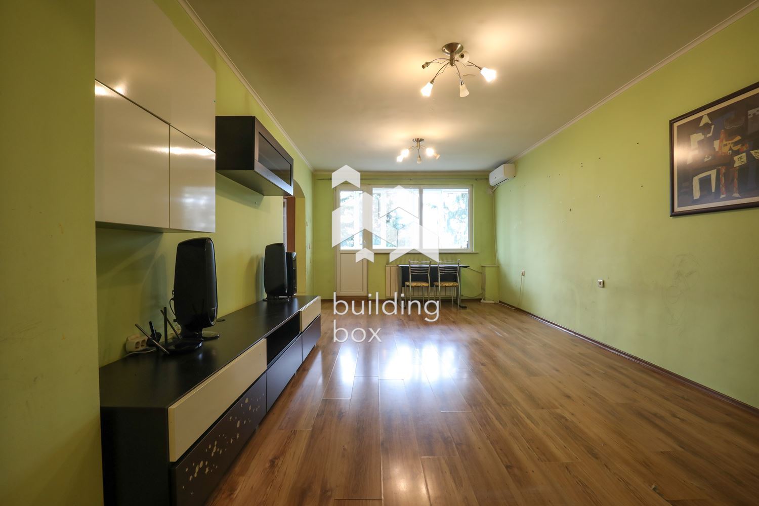 Просторен 4-стаен апартамент