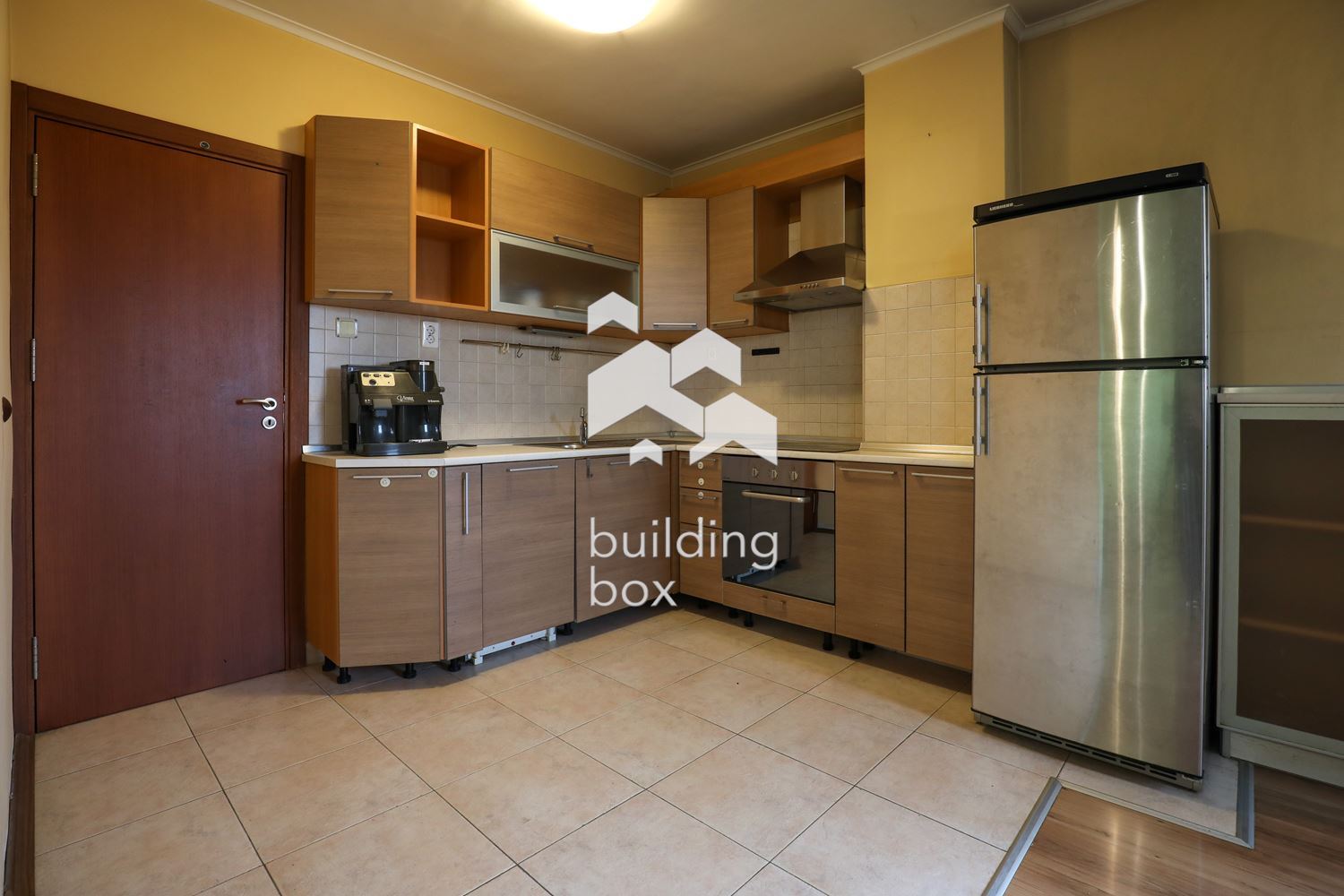 Просторен 4-стаен апартамент - 0