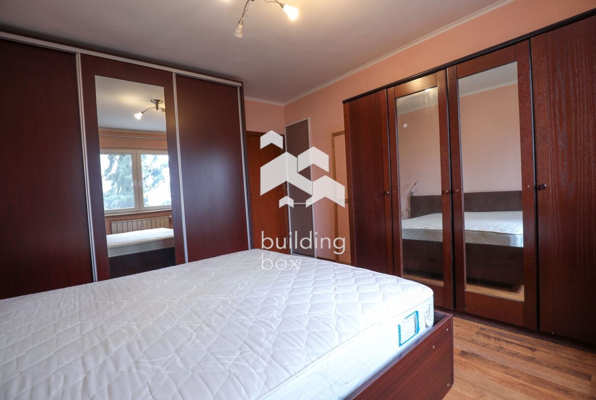 Просторен 4-стаен апартамент - 0