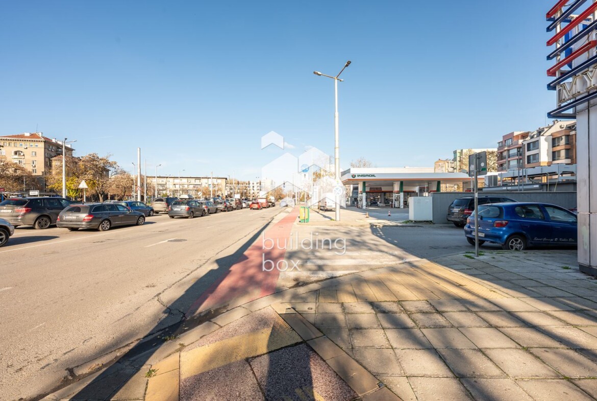 Търговско помещение на главен булевард - Град Пловдив - 0