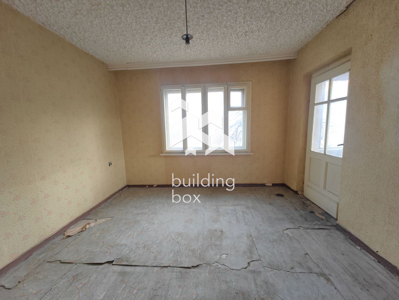 Двуетажна къща в с. Първенец - 0