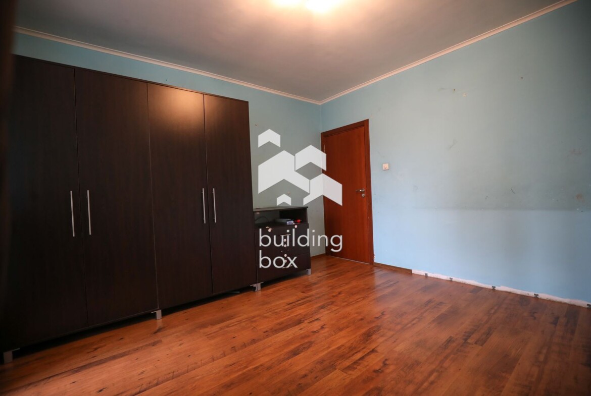 Просторен 4-стаен апартамент - 0