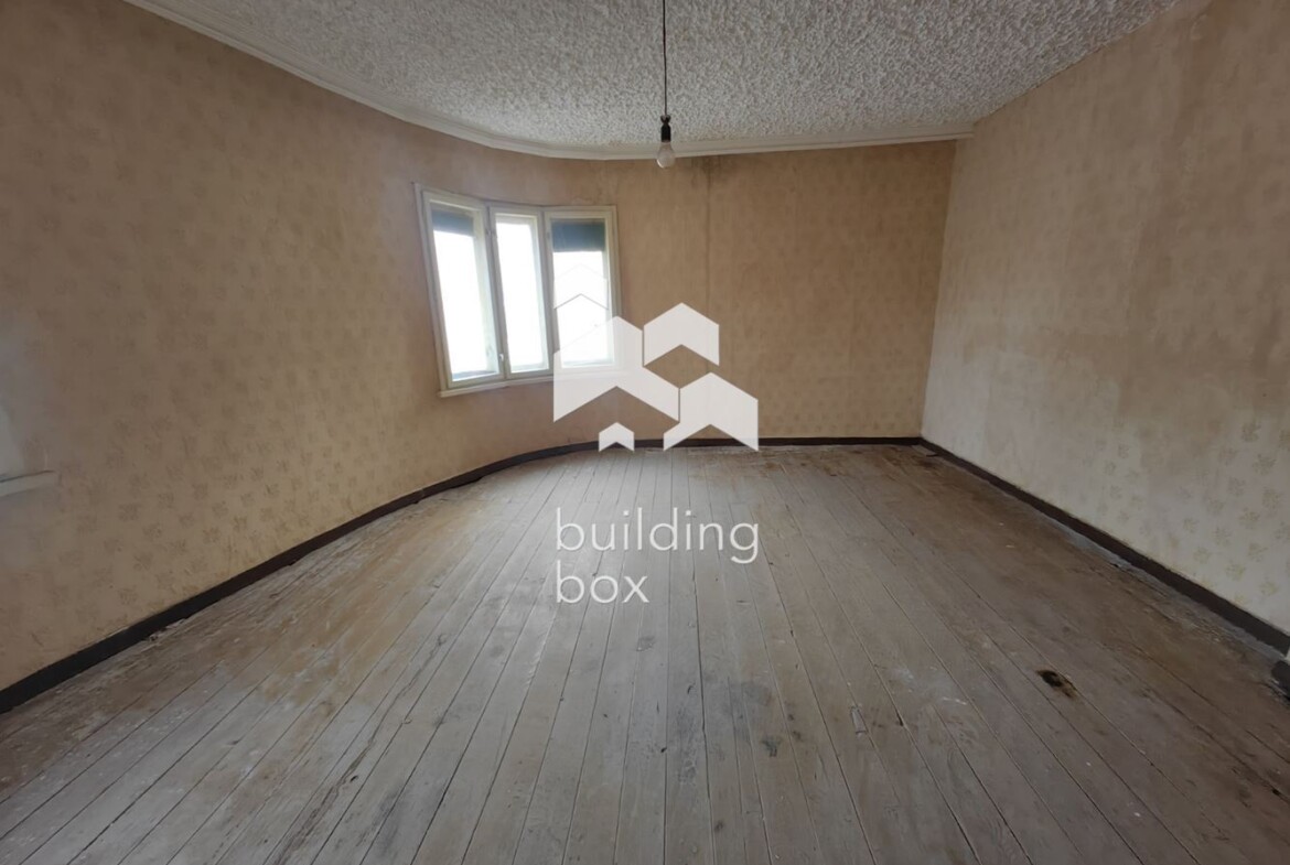 Двуетажна къща в с. Първенец - 0