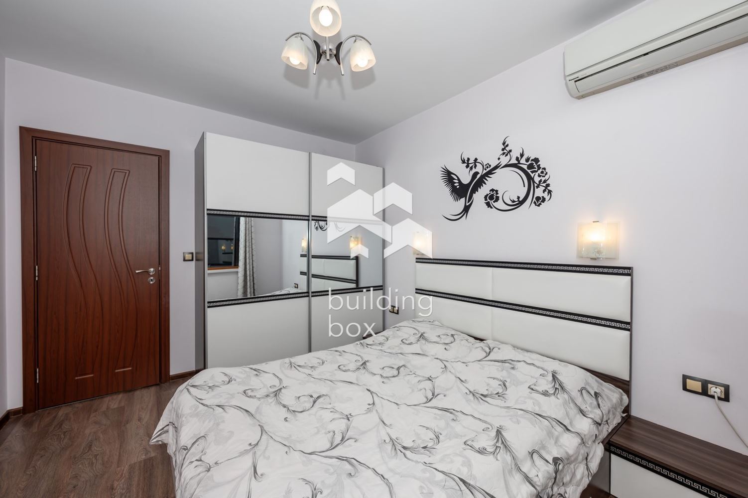 Тристаен обзаведен апартамент с акт 16 - 0