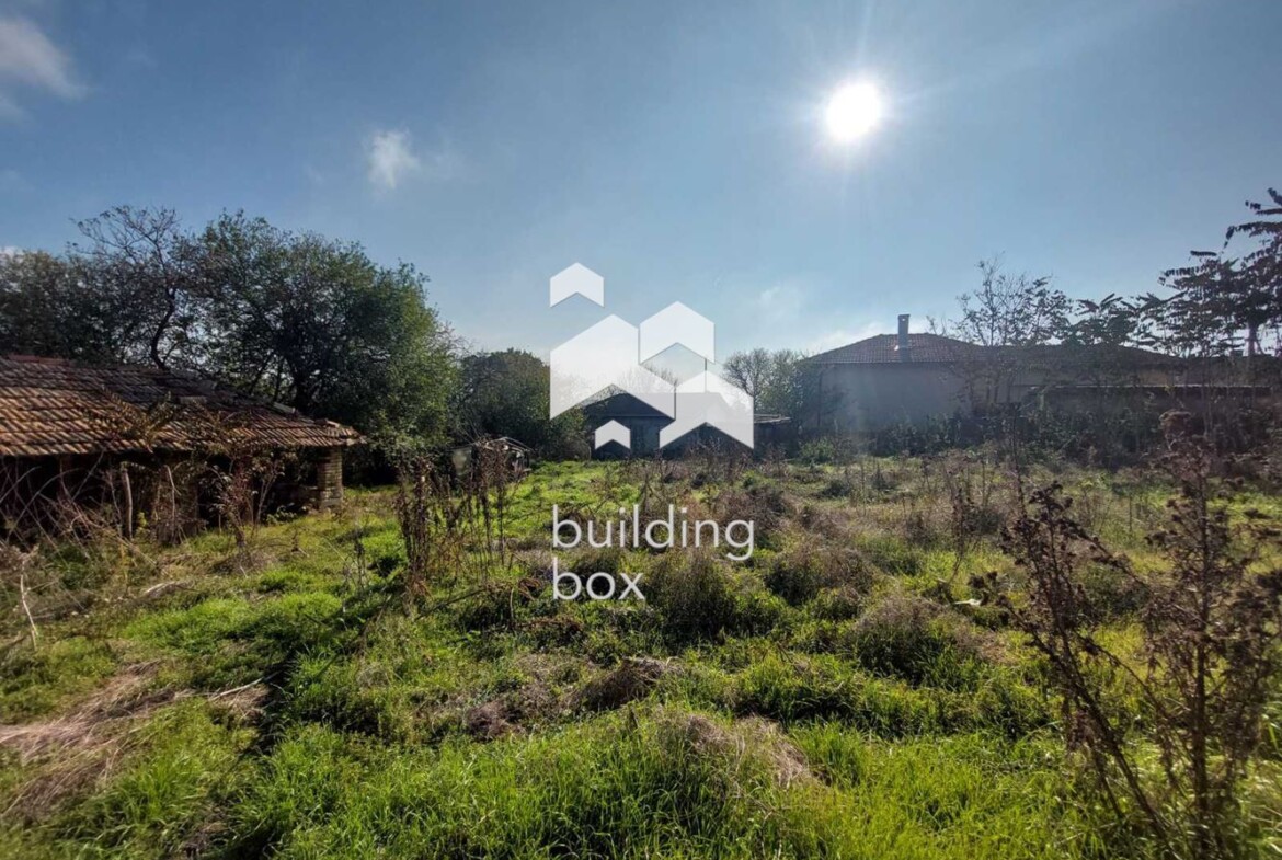 Къща на два етажа в село Войводино - 0