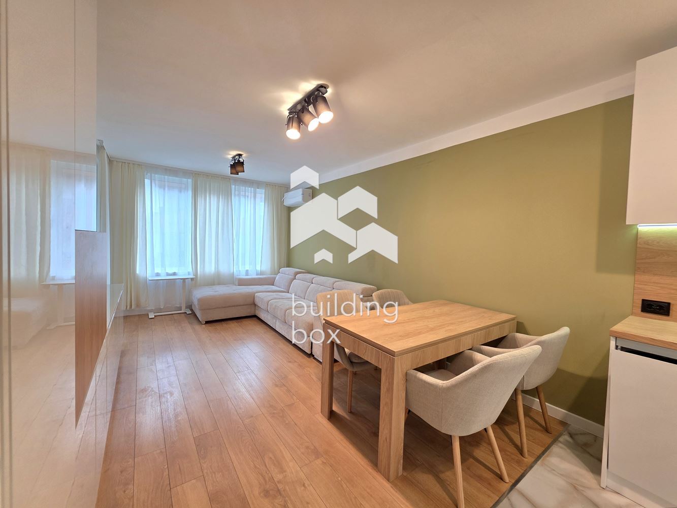 Двустаен в малинова долина - 0