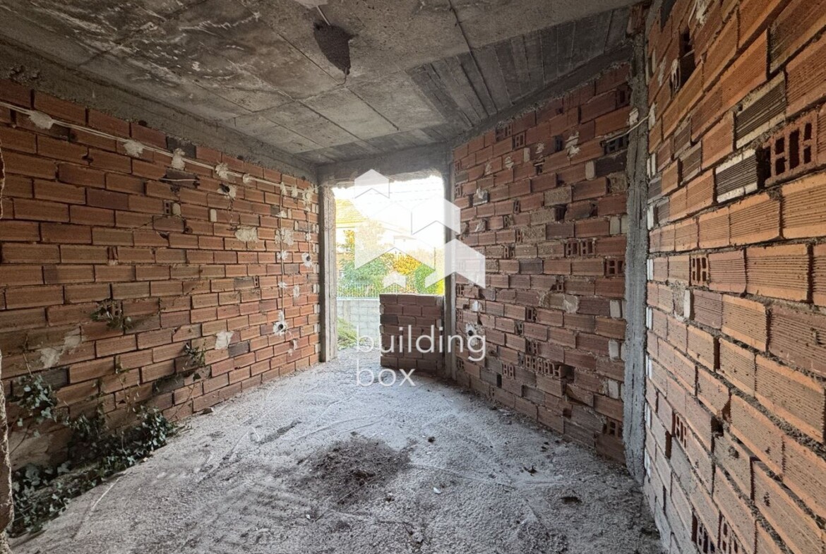 Двуетажна къща в с.Желязно - 0