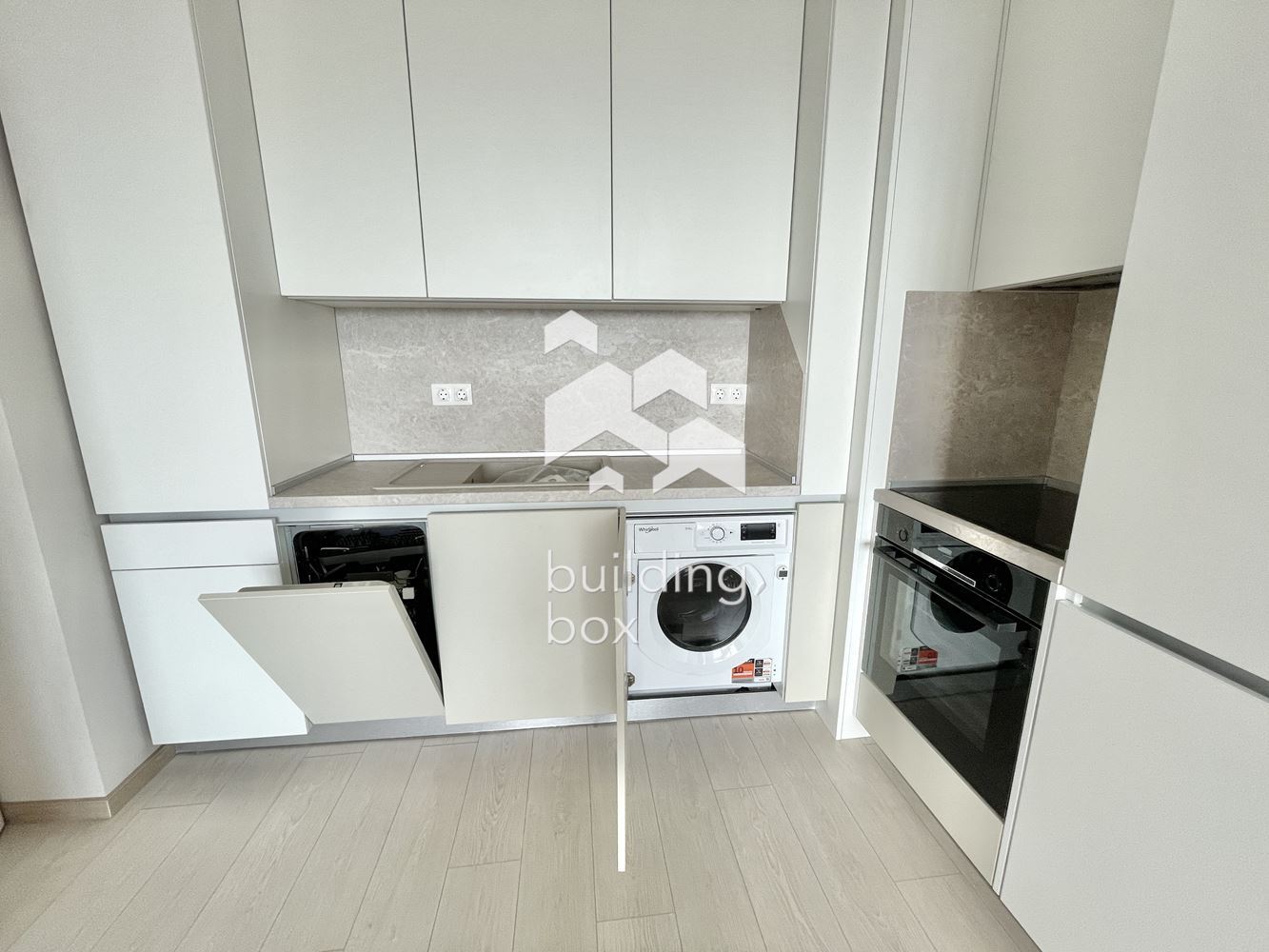 Напълно нов ДВУСТАЕН АПАРТАМЕНТ в модерна нова сграда с Акт 16. - 0