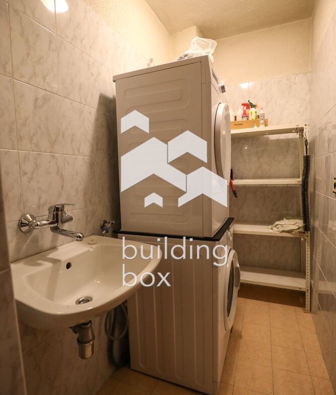 Просторен 4-стаен апартамент - 0