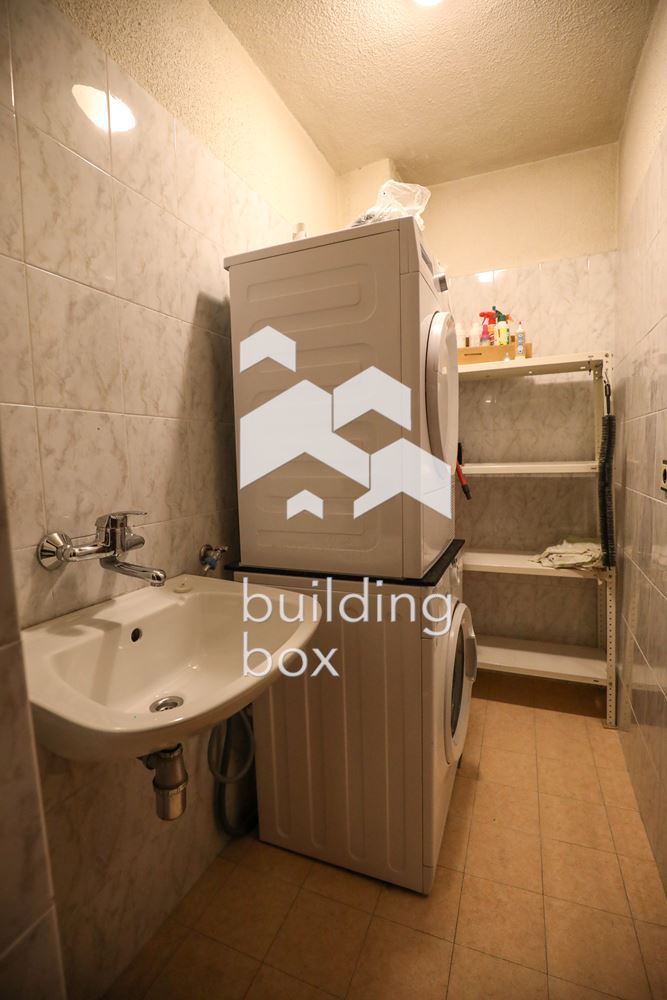 Просторен 4-стаен апартамент - 0