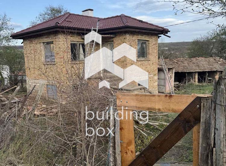 Къща на два етажа в село Войводино