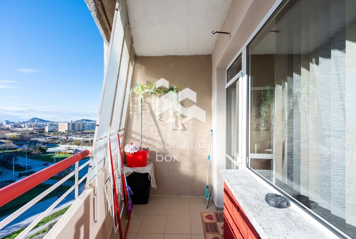 Обзаведен тристаен апартамент - кв. "Тракия" - 0