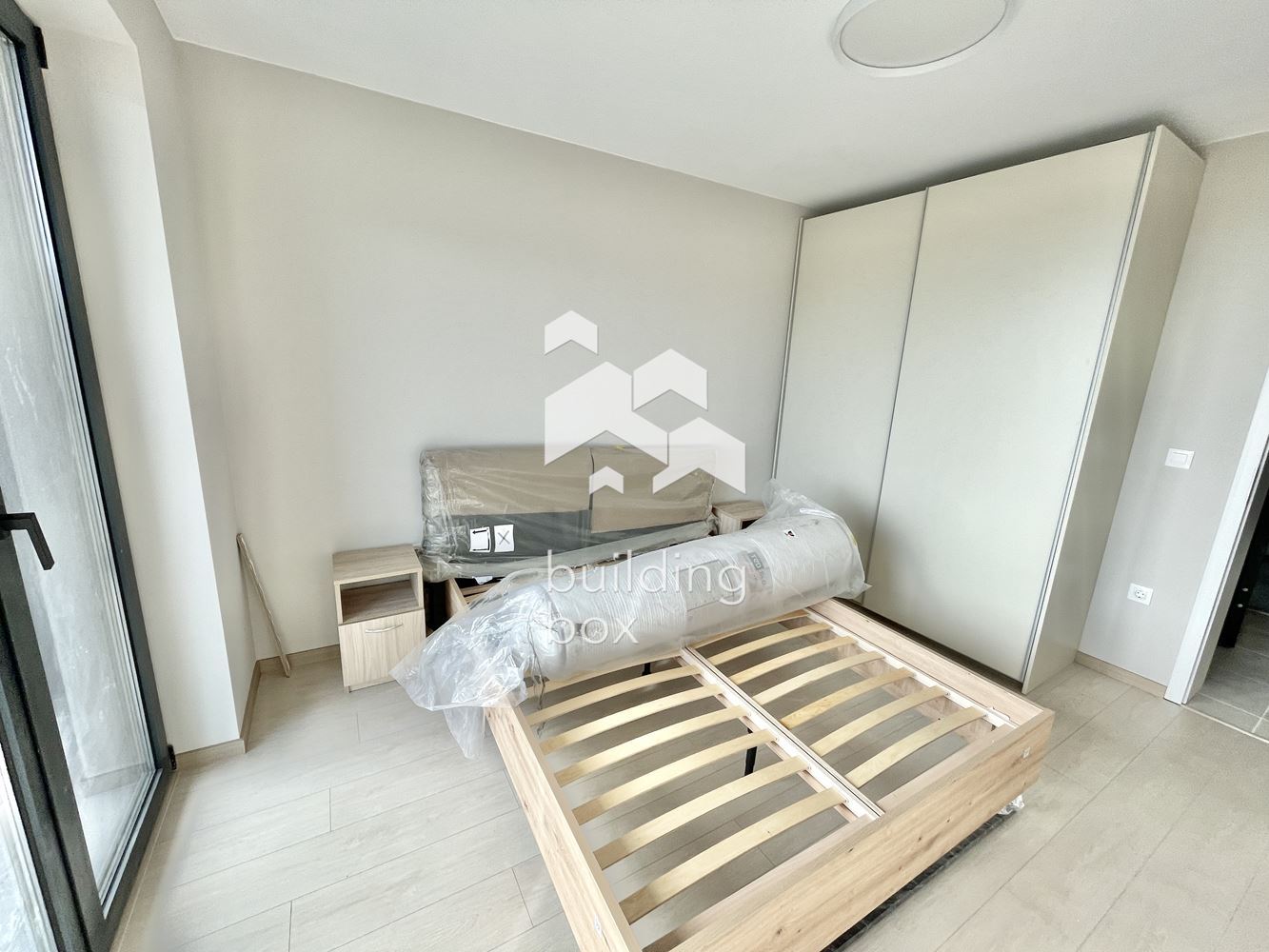 Напълно нов ДВУСТАЕН АПАРТАМЕНТ в модерна нова сграда с Акт 16. - 0